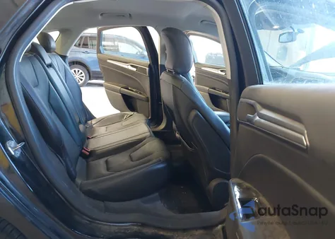 2016 Ford Fusion Titanium z USA, uszkodzony, nr VIN 3FA6P0K96GR360651